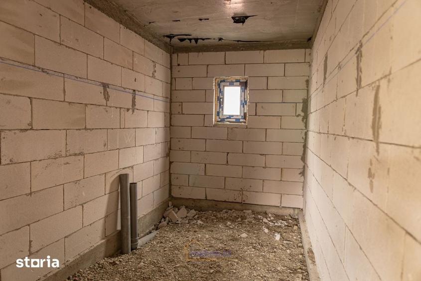 Casă cu 5 camere cu Teren 1440 Mp în Poduri