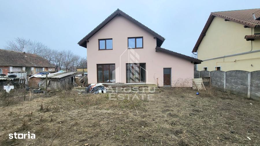 Casă cu 5 camere cu Teren 400 Mp în Parța