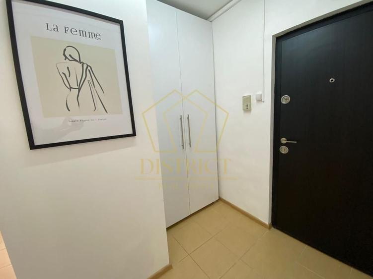 Apartament cu 3 camere semidecomandat, mobilat în Central