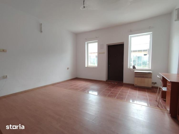 Spațiu comercial, de 30 mp, în Central