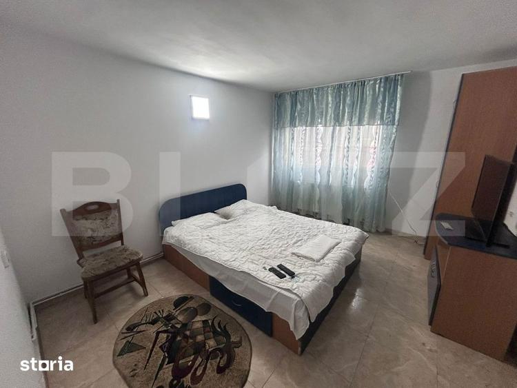Casă cu 10 camere cu Teren 400 Mp în Romanești