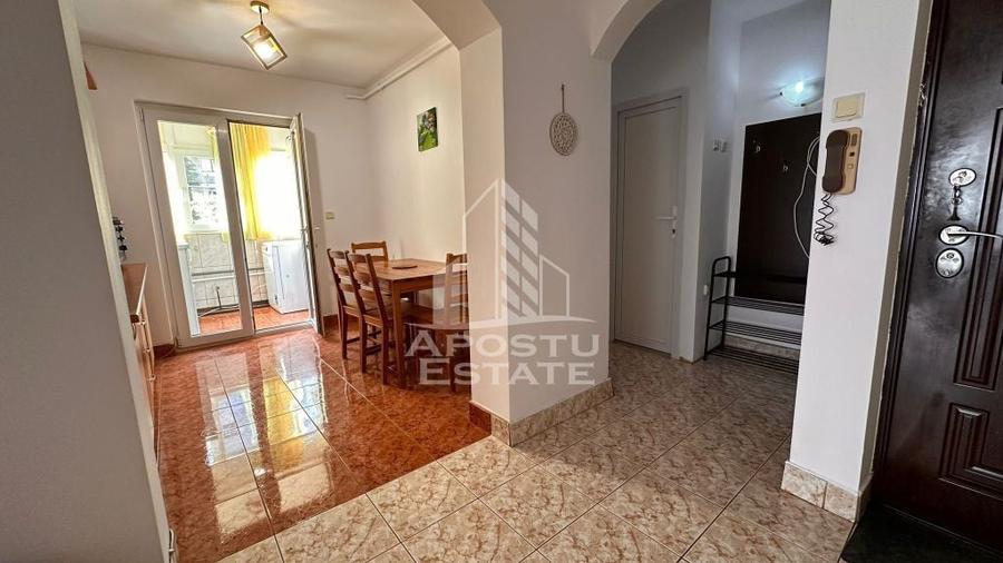 Apartament cu 3 camere semidecomandat, mobilat în Complex Studențesc