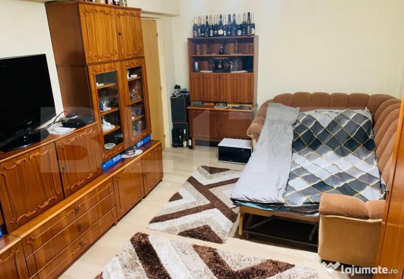 Apartament cu 3 camere decomandat, mobilat în Central