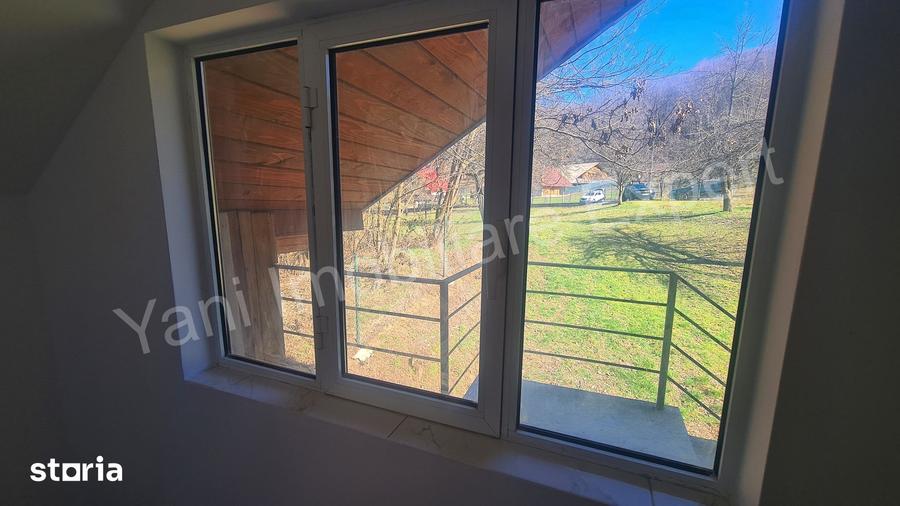 Casă cu 3 camere cu Teren 9815 Mp în Valea Iașului