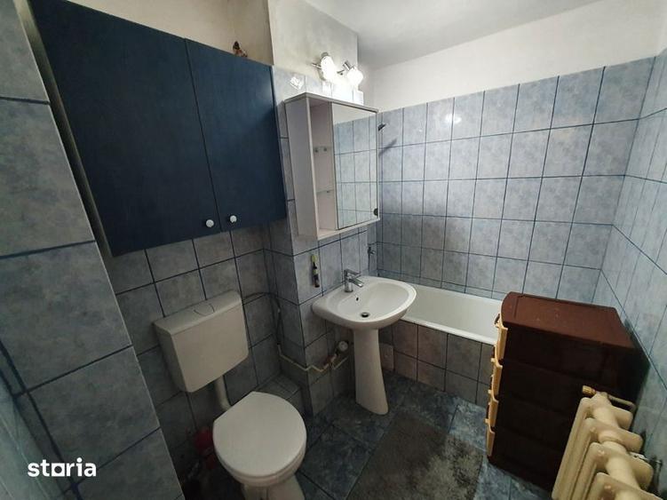 Apartament cu 4 camere decomandat în Est