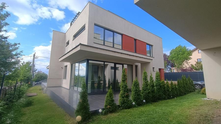 Casă cu 4 camere în Dosu Bricii