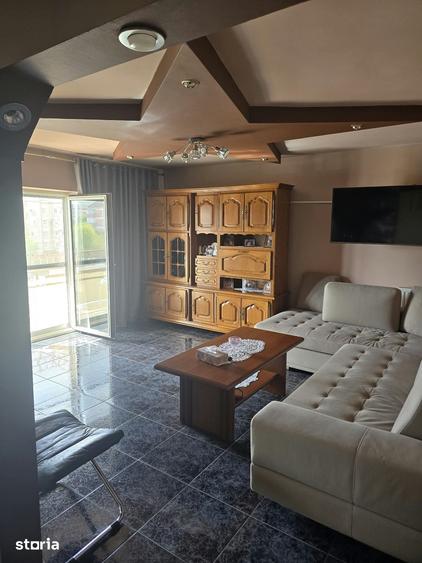 Apartament cu 4 camere decomandat în Micro 16