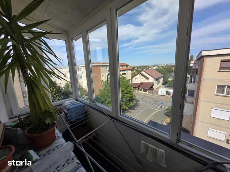 Apartament cu 3 camere decomandat în Alfa