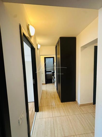 Apartament cu 3 camere semidecomandat, mobilat în Victoriei