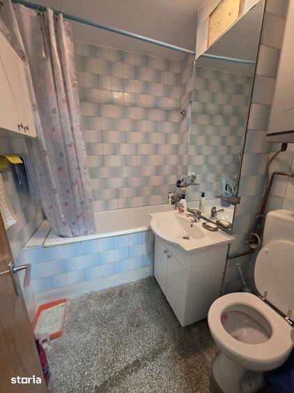 Apartament cu 3 camere decomandat în Tineretului