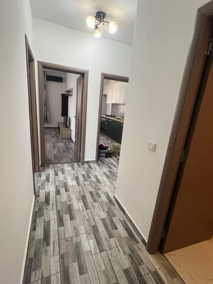 Apartament cu 3 camere decomandat în Roșu