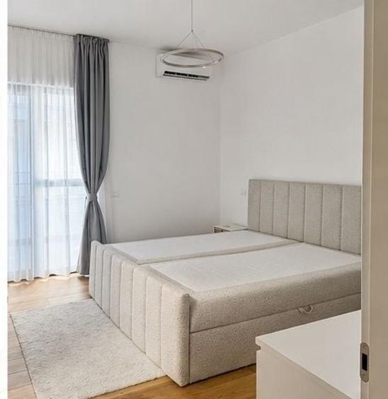 Apartament cu 3 camere, mobilat în Iancu Nicolae