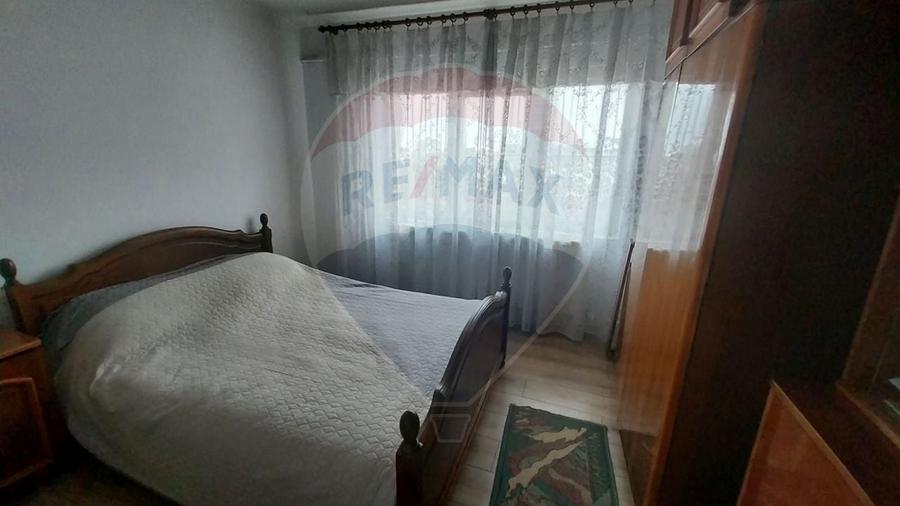 Apartament cu 3 camere decomandat, mobilat în Lăpuș