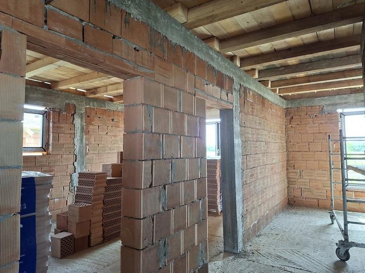 Casă cu Teren 650 Mp în Semicentral