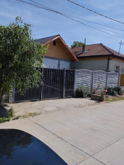 Casă cu Teren 560 Mp în Ghindeni