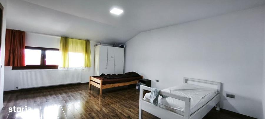 Casă cu 4 camere în Criș