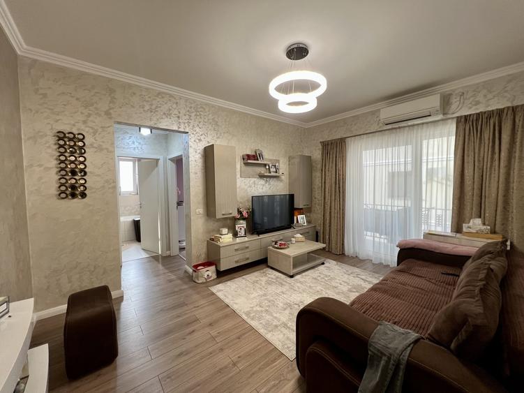Apartament cu 3 camere semidecomandat, mobilat în Giroc