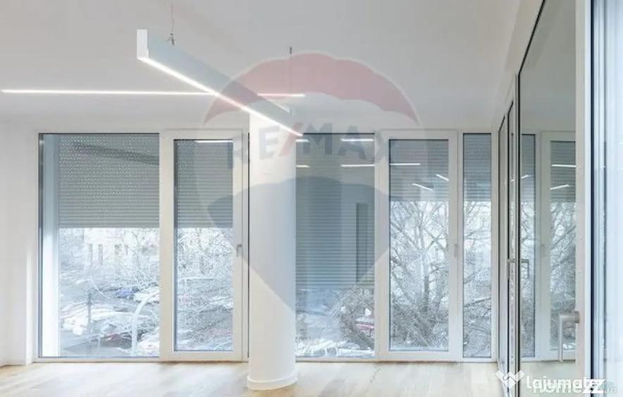 Apartament cu 4 camere decomandat în Națiunile Unite
