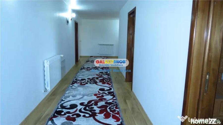 Casă cu 7 camere cu Teren 10000 Mp în Central