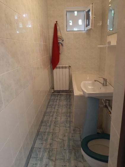 Apartament cu 2 camere semidecomandat în Craiovița Nouă