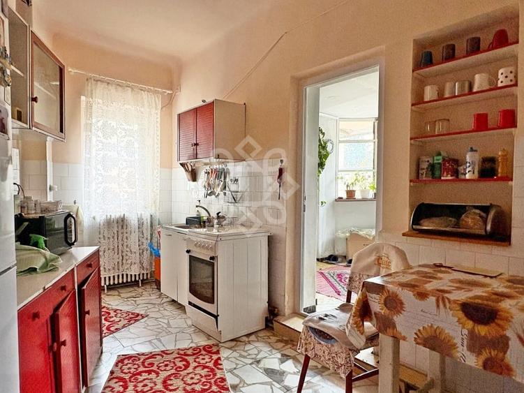 Casă individuală cu 4 camere circular cu Canalizare în Ultracentral