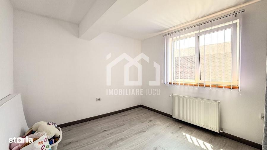 Casă cu 3 camere în Jucu