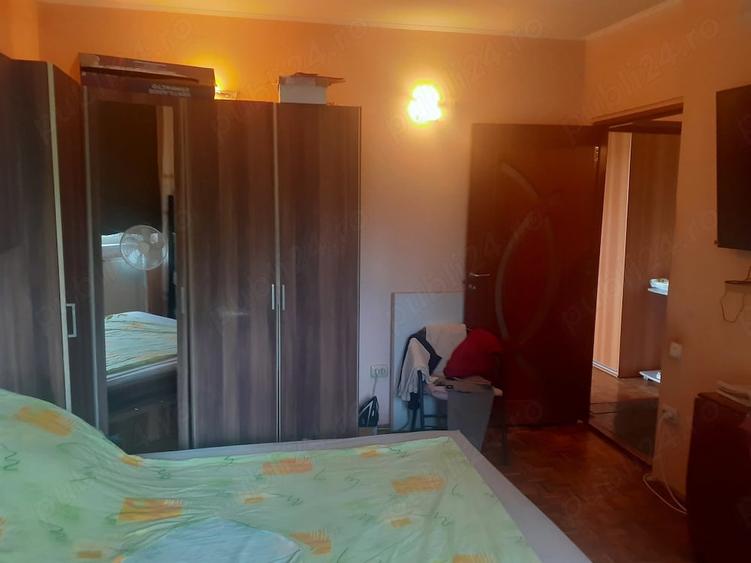 Apartament cu 3 camere semidecomandat în Hipodrom
