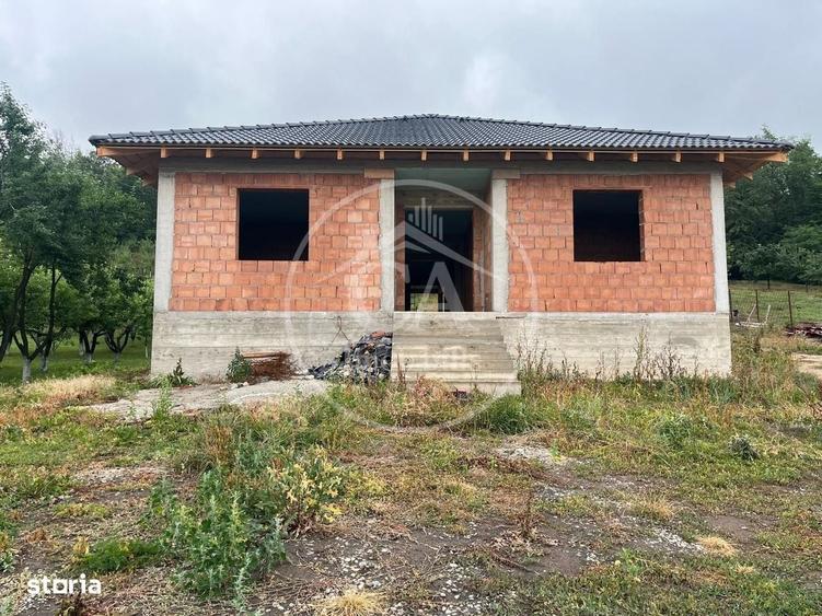 Casă cu 4 camere decomandat în Tomnatic