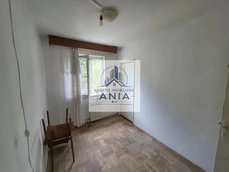 Apartament cu 3 camere semidecomandat în Neptun
