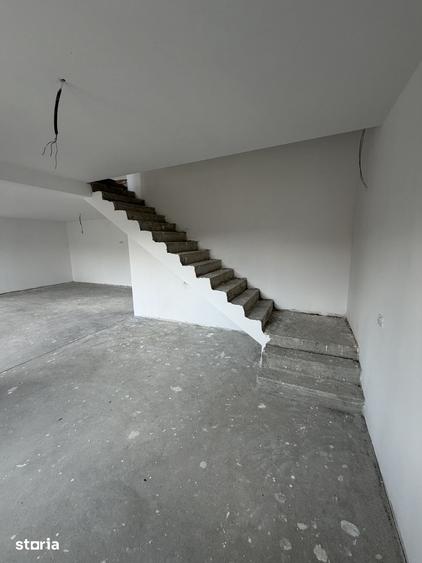 Casă cu 5 camere cu Canalizare în Tărlungeni