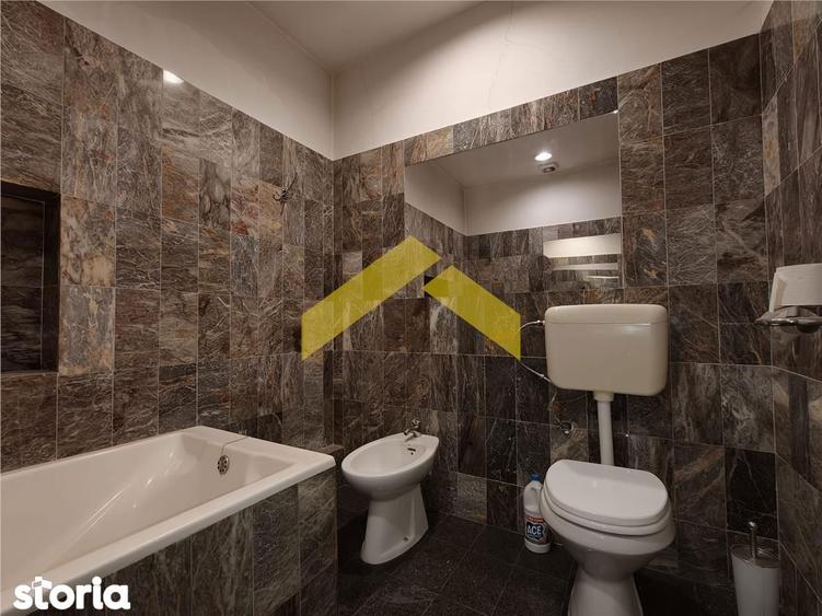 Apartament cu 4 camere semidecomandat în Malul Mureșului