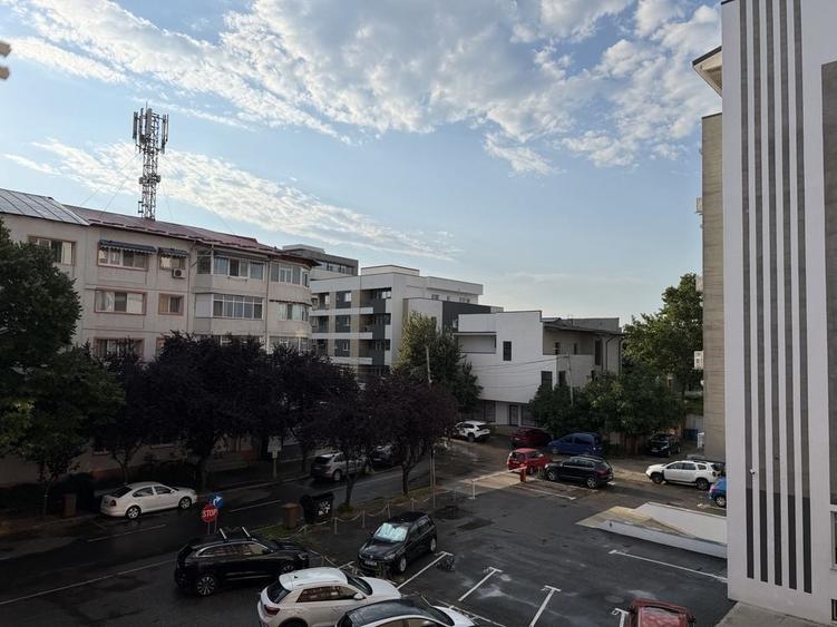 Garsonieră decomandată în Central