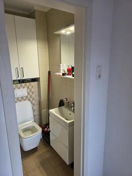 Apartament cu 3 camere decomandat, mobilat în Craiovița Nouă