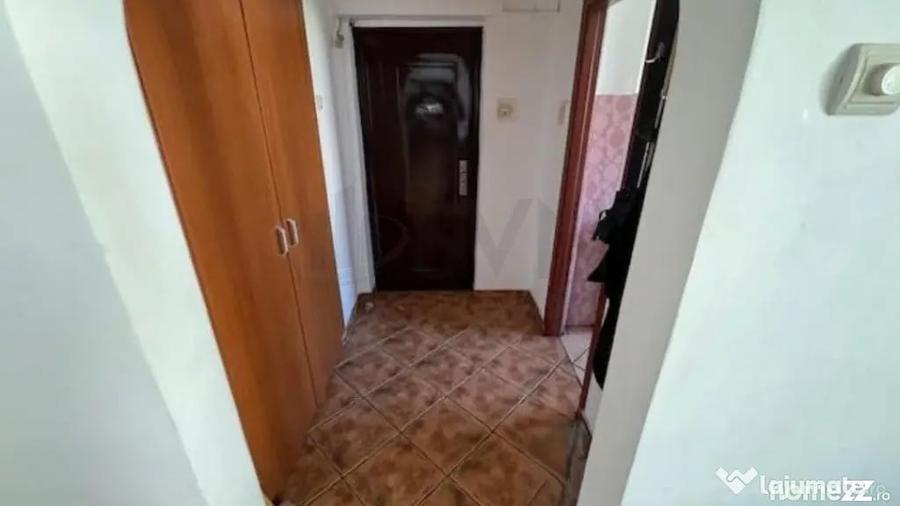 Apartament cu 3 camere semidecomandat în Colentina