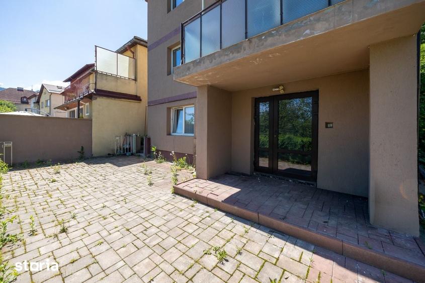 Casă cu 7 camere cu Teren 750 Mp în Tractorul