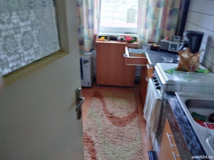 Apartament cu 3 camere semidecomandat în Micro I