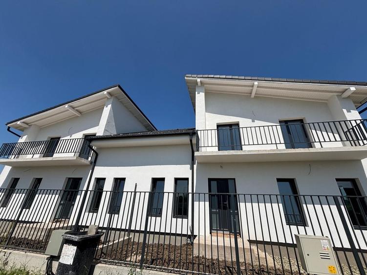 Duplex cu 4 camere cu Canalizare în Mohu