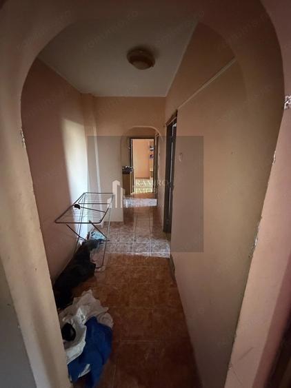Apartament cu 3 camere semidecomandat în Pantelimon