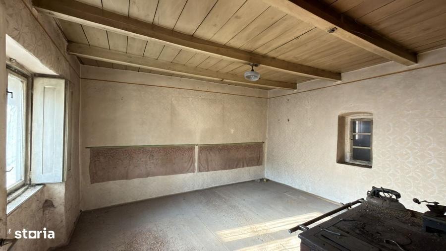 Casă cu 4 camere semidecomandat în Tiream