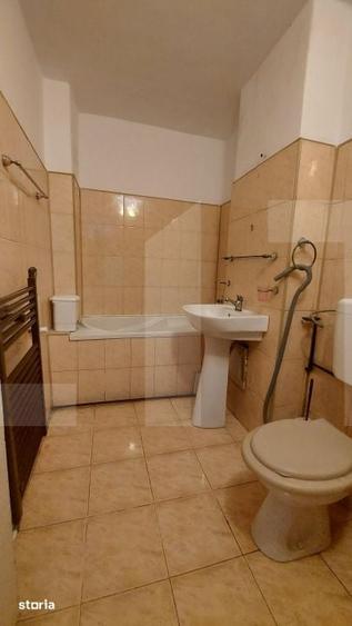 Apartament cu 3 camere semidecomandat în Central