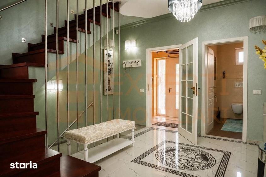 Casă cu 7 camere cu Teren 400 Mp în Central