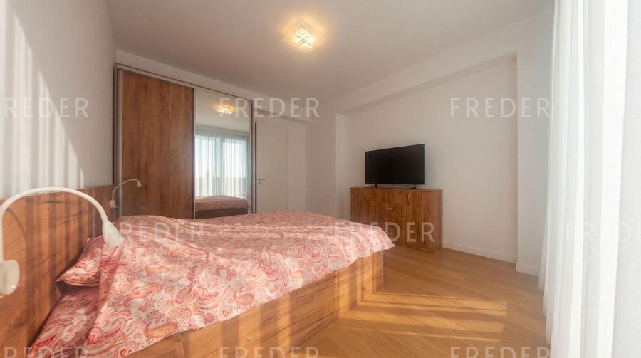 Apartament cu 3 camere semidecomandat în Tunari