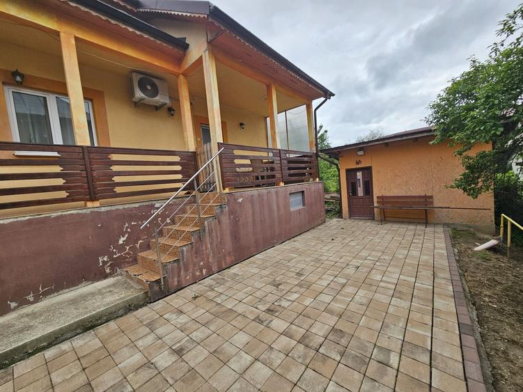 Casă cu 4 camere în Uiasca