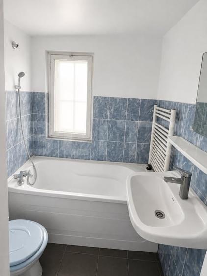 Casă individuală cu 3 camere cu Canalizare în Piața Centrală