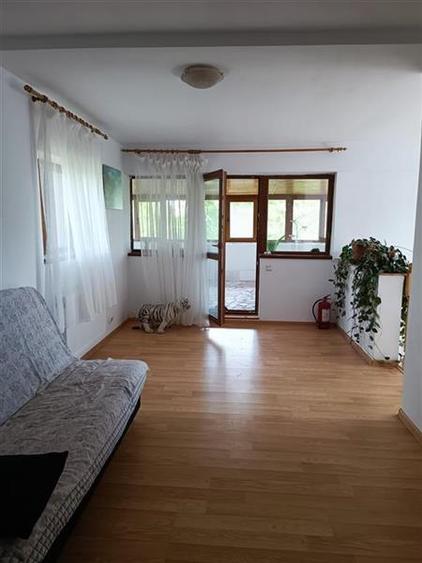 Casă individuală cu 7 camere cu Teren 287 Mp în Titan