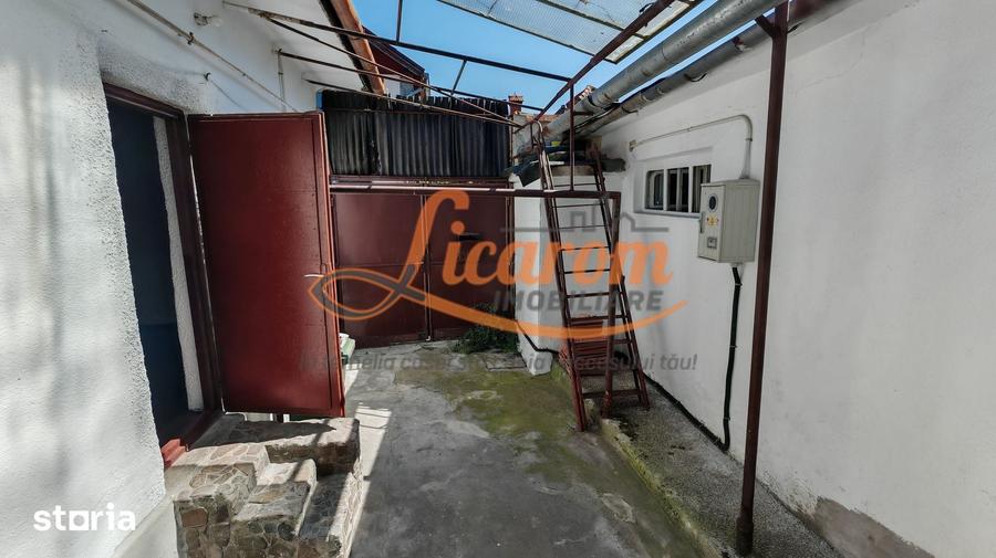 Casă cu 3 camere semidecomandat cu Teren 139 Mp în Blumăna