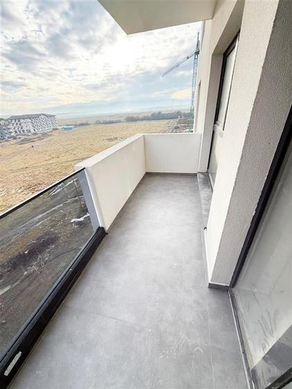 Apartament cu 3 camere semidecomandat în Exterior Sud