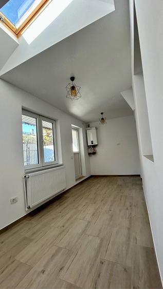 Casă cu 2 camere cu Teren 80 Mp în Muncii