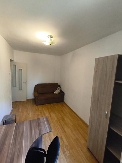Apartament cu 3 camere decomandat în Complex Studențesc