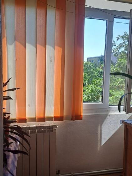 Apartament cu 2 camere decomandat, mobilat în Piața Centrală